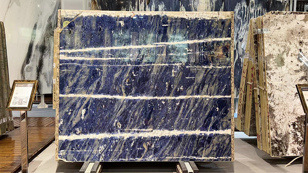 Luxuriöse Steinplatte aus blauem Sodalith-Granit