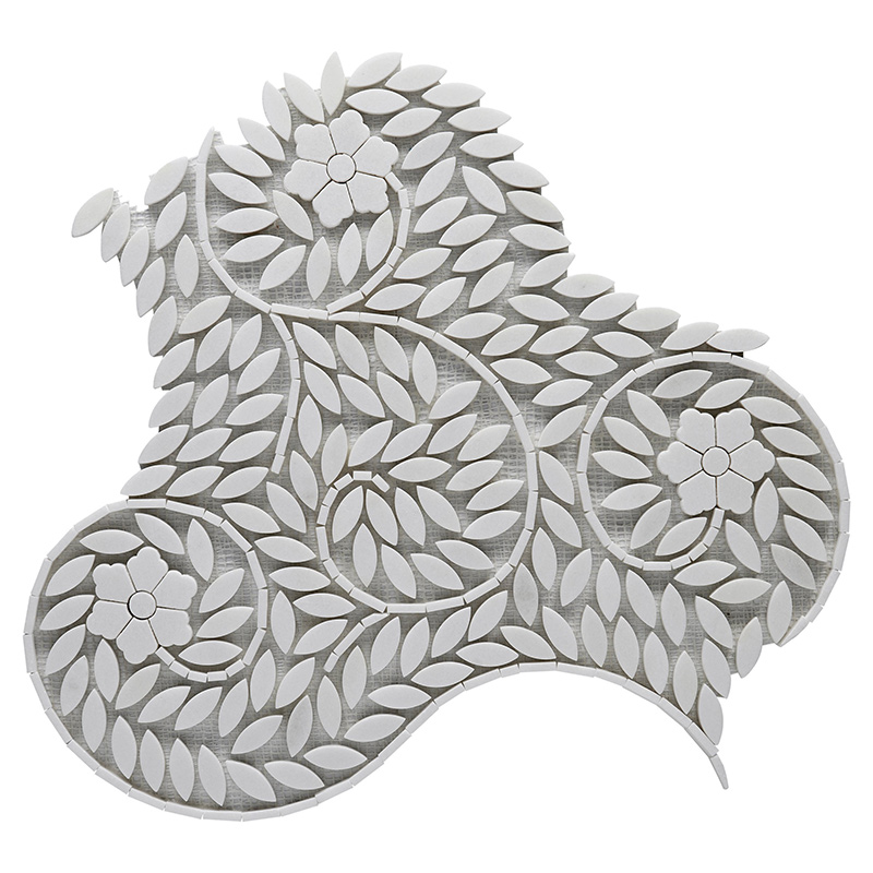Blätterförmiges weißes Marmormosaik