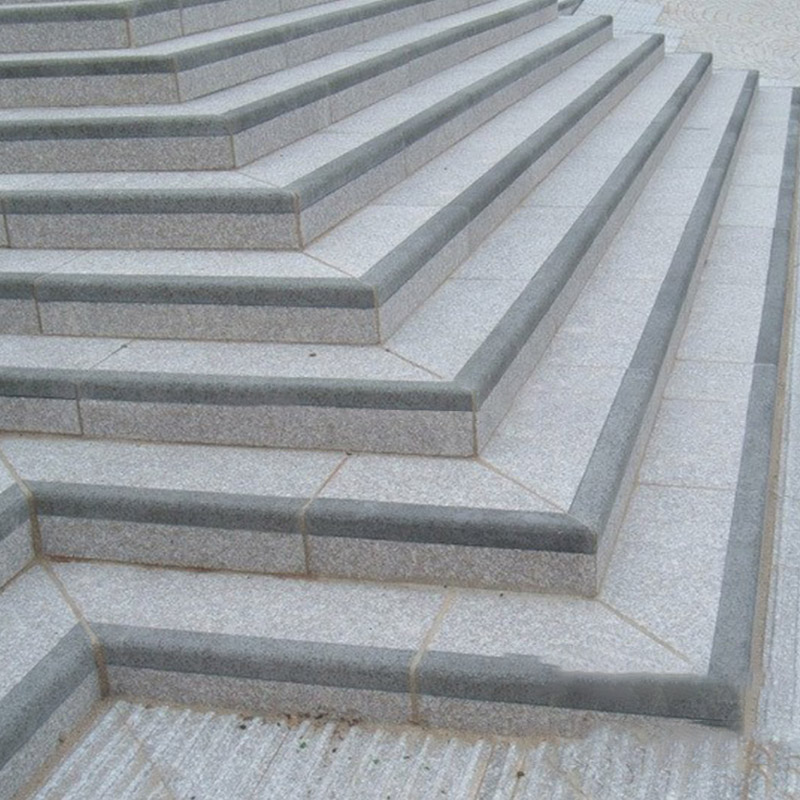 Treppendesign aus weißem Granit in Sesam