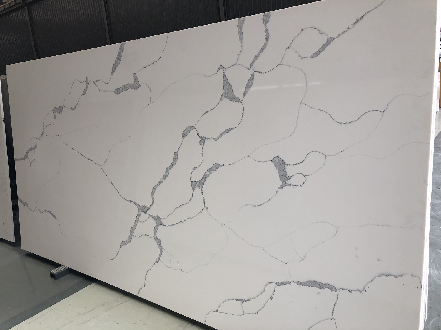 5026 Stream Quartz Slabs