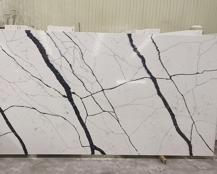 5070 San Louis White Calacatta Quartz With Thick Black Stripes
