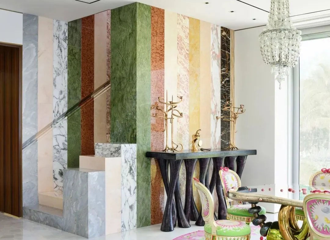 Wenn Farbe auf Ewigkeit trifft: Verändert der Aufstieg von farbigem Marmor die traditionelle Farbästhetik?