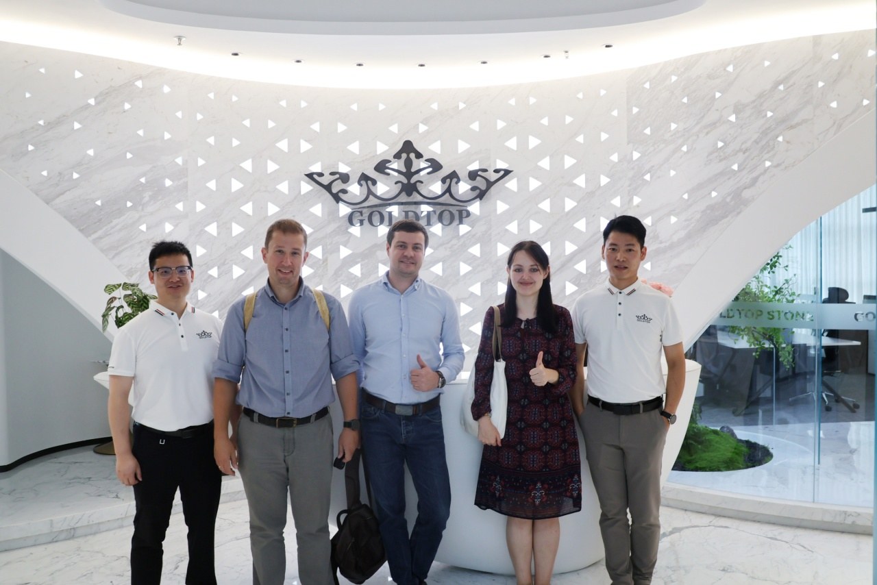 Goldtop Stone begrüßt geschätzte Gäste aus Moskau